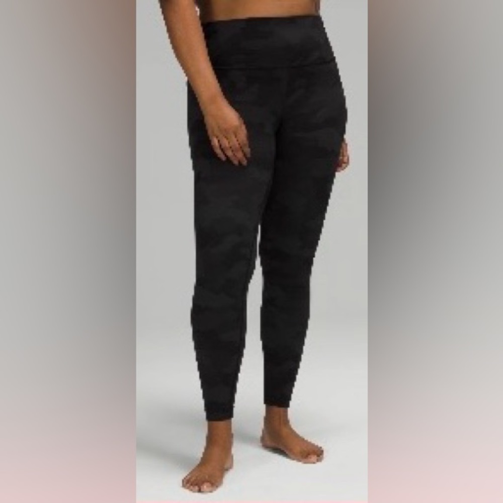 EUC Lululemon Wunder Under High-Rise Tight 28” Full-On  size 6 Camo